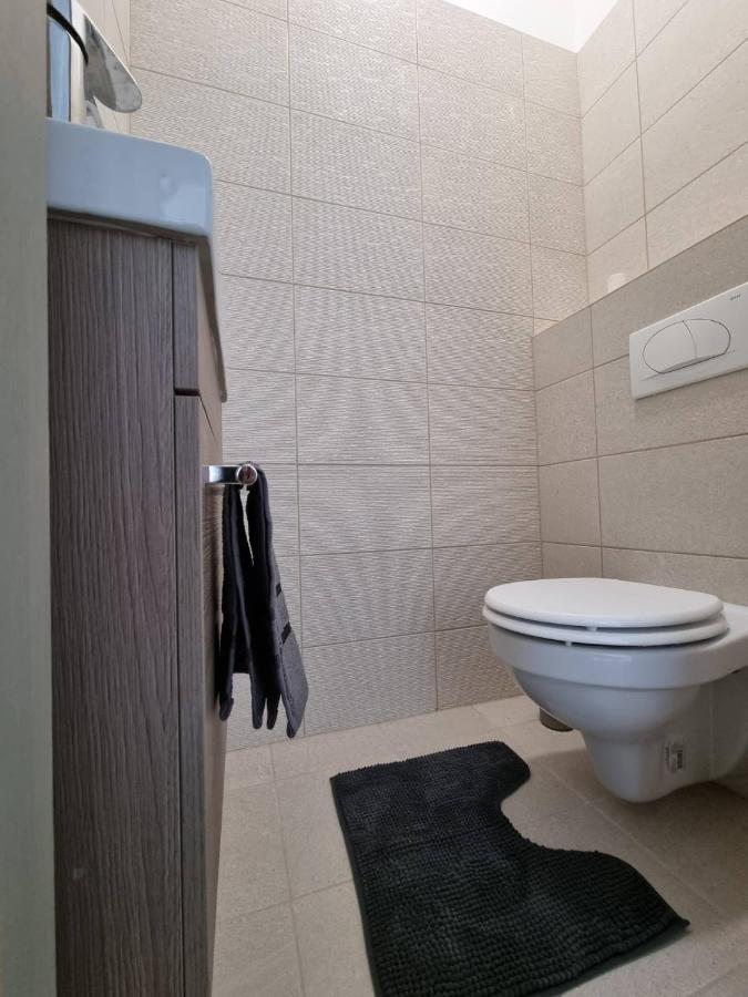Napfeny Apartman Segedyn Zewnętrze zdjęcie