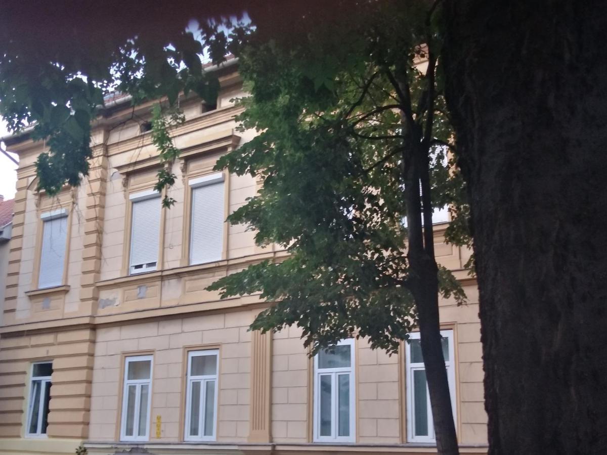 Napfeny Apartman Segedyn Zewnętrze zdjęcie