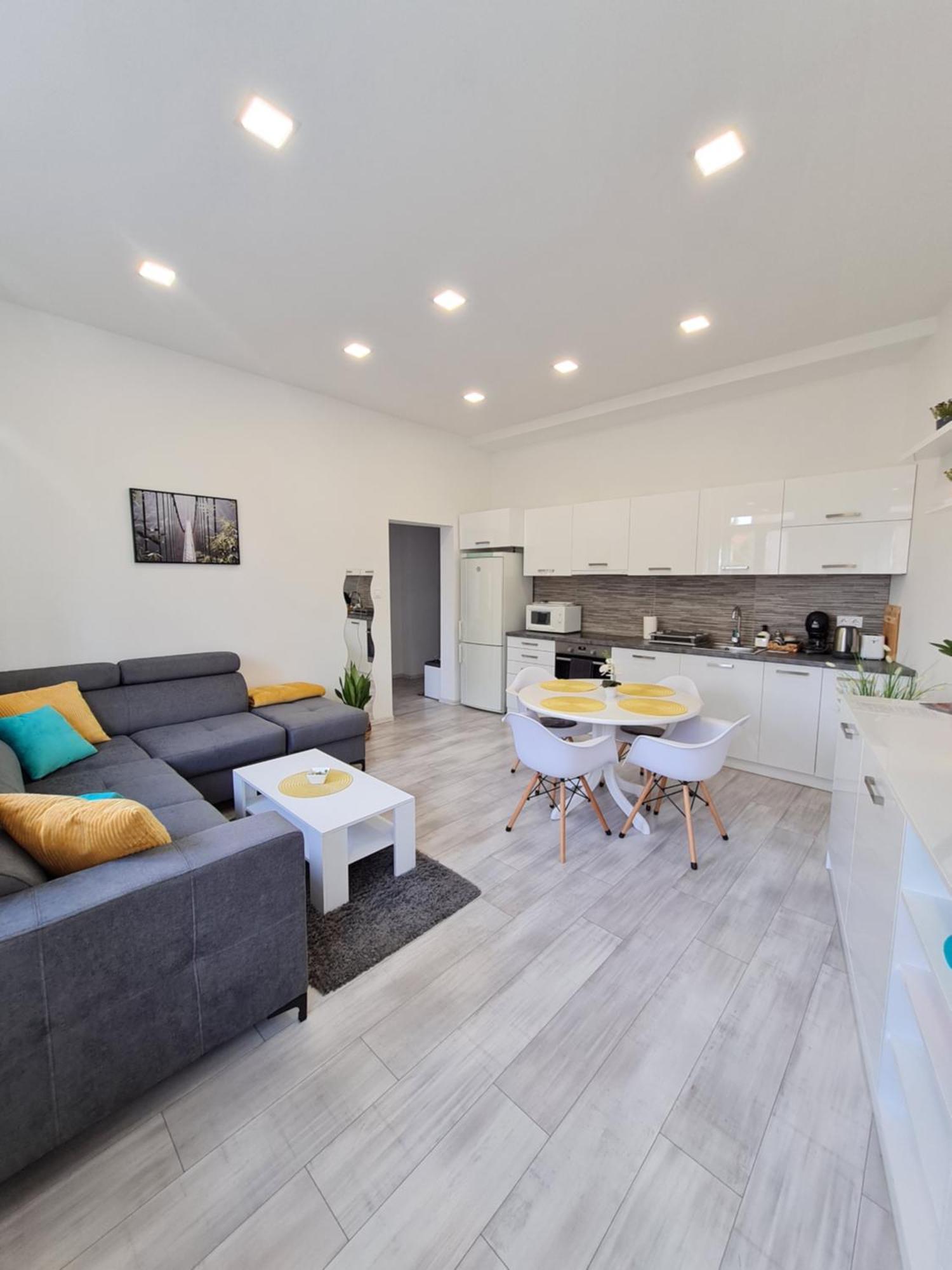 Napfeny Apartman Segedyn Zewnętrze zdjęcie