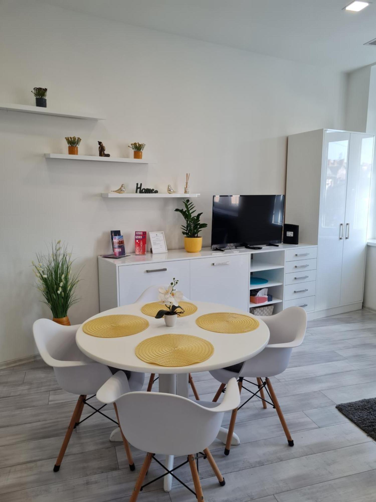 Napfeny Apartman Segedyn Zewnętrze zdjęcie