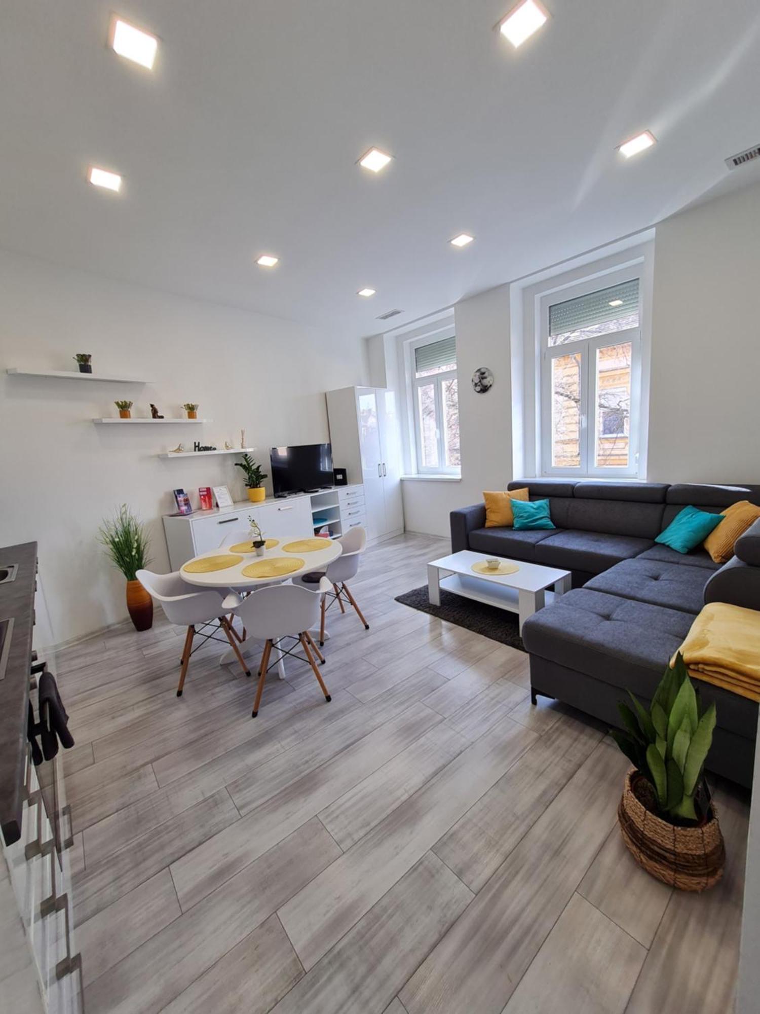 Napfeny Apartman Segedyn Zewnętrze zdjęcie